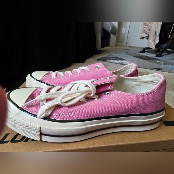 Converse Shoes - Converse Chuck 70 Low-Top Sneakers - PINK